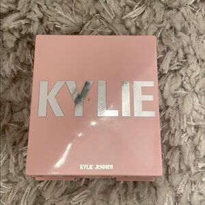 Kylie Jenner Pink Makeup Compact